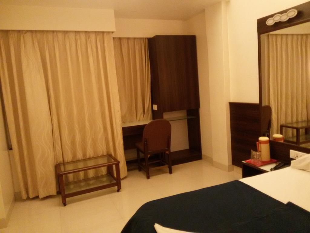 Hotel Greenland-Elegant Colhapur Exterior foto