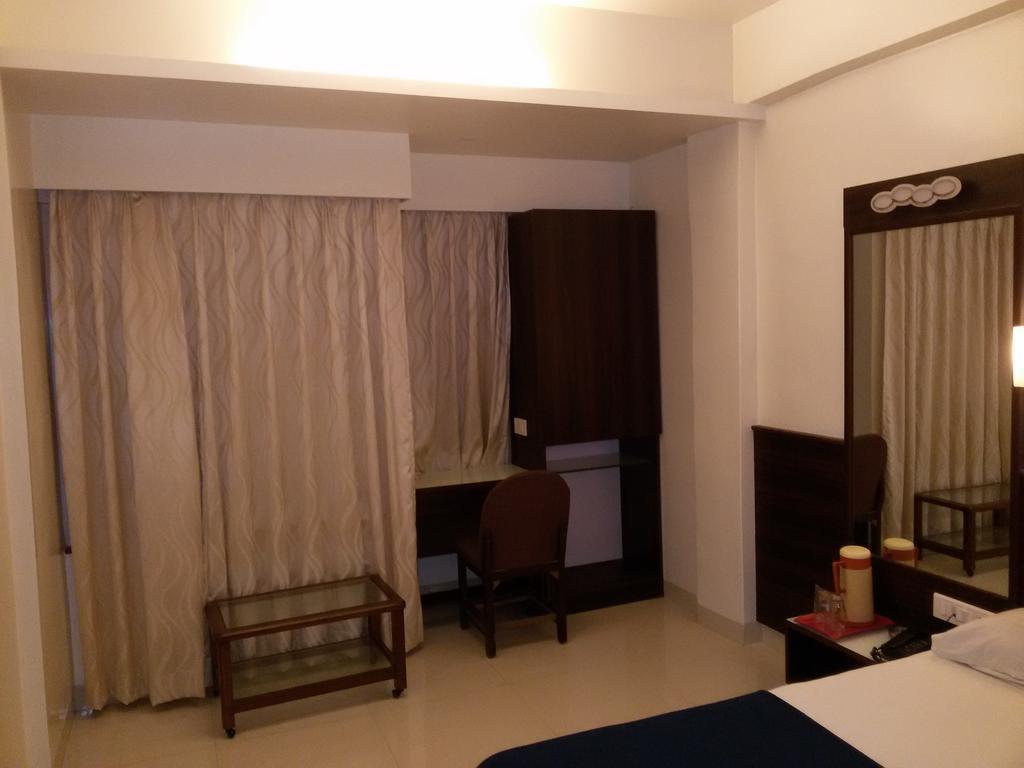 Hotel Greenland-Elegant Colhapur Exterior foto