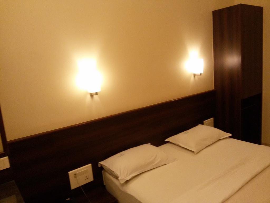 Hotel Greenland-Elegant Colhapur Exterior foto